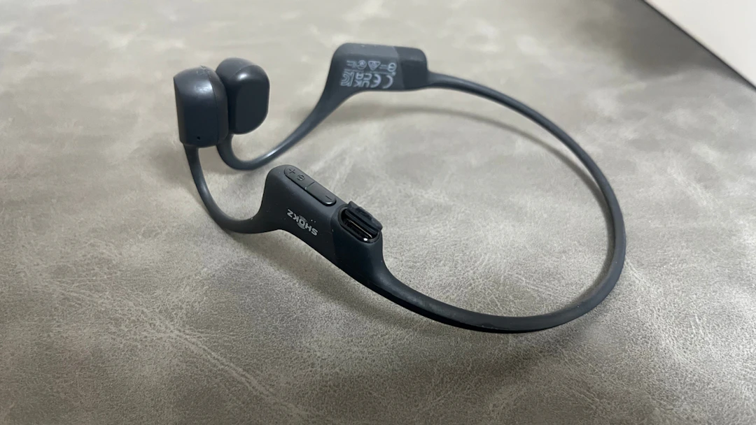 Shokz OpenRunレビュー!骨伝導入門に最適な一台 | WearGraphy Shokz OpenRunレビュー!骨伝導入門に最適な一台 | WearGraphy